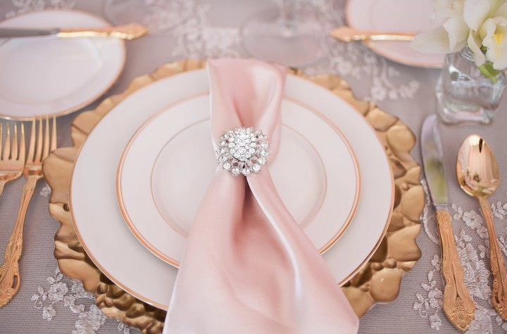 serving-plates-cutlery