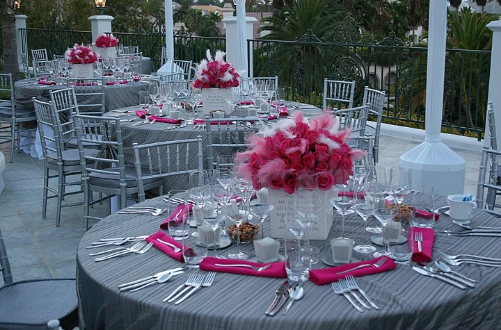 serving-table-flowers