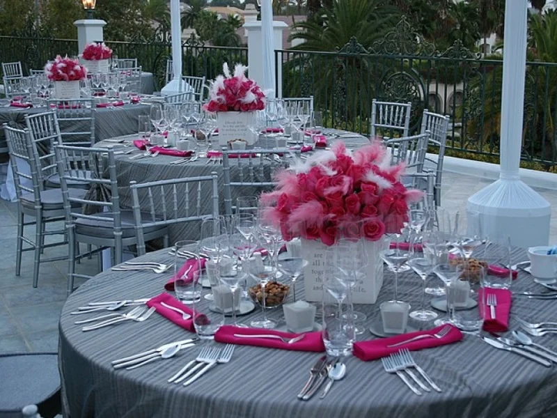serving-table-flowers